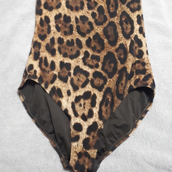 Ladies full piece leopard bathing suit. - Picture 2 of 13